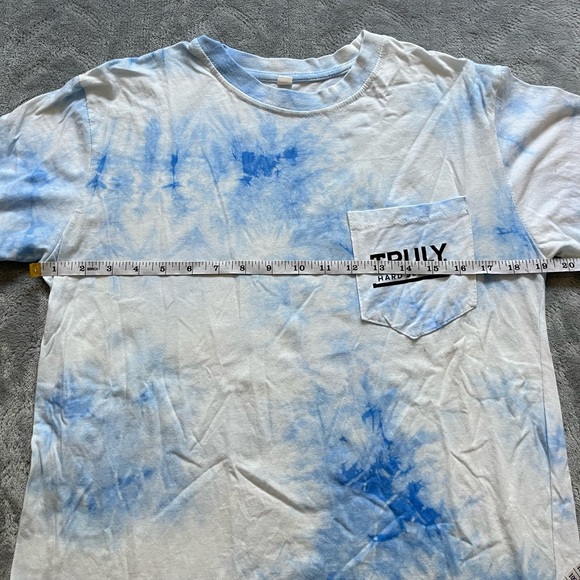 Truly Hard Seltzer Tee - Picture 4 of 6